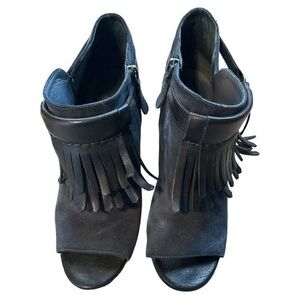 Delman size 91/2 M, ankle high boots, heels black suede, made in Spain, side zip